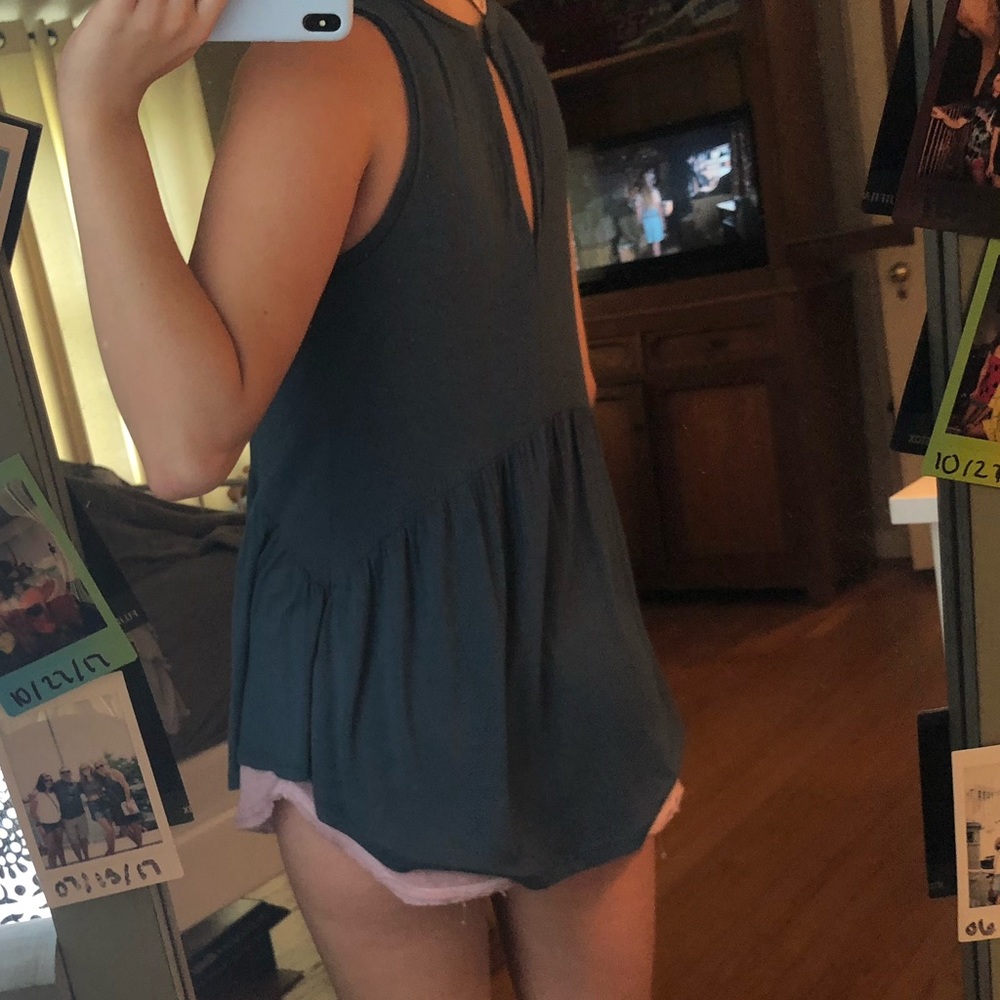 Flowy Tank - Picture 2 of 3